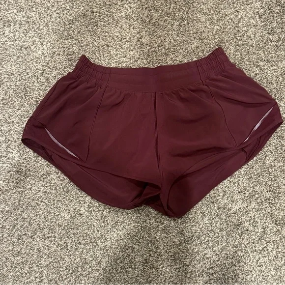 Lululemon Hotty Hot 2.5” Shorts - Picture 9 of 12